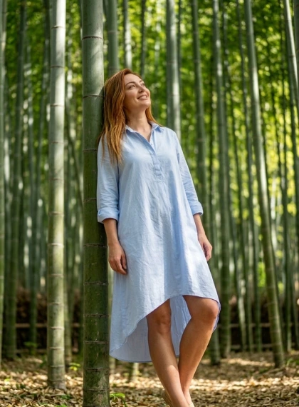 Arashiyama Bambuszkert Kyoto: Pasztellkék Aszimmetrikus Tunikában, Ultra-Realisztikus Reggeli Fotó